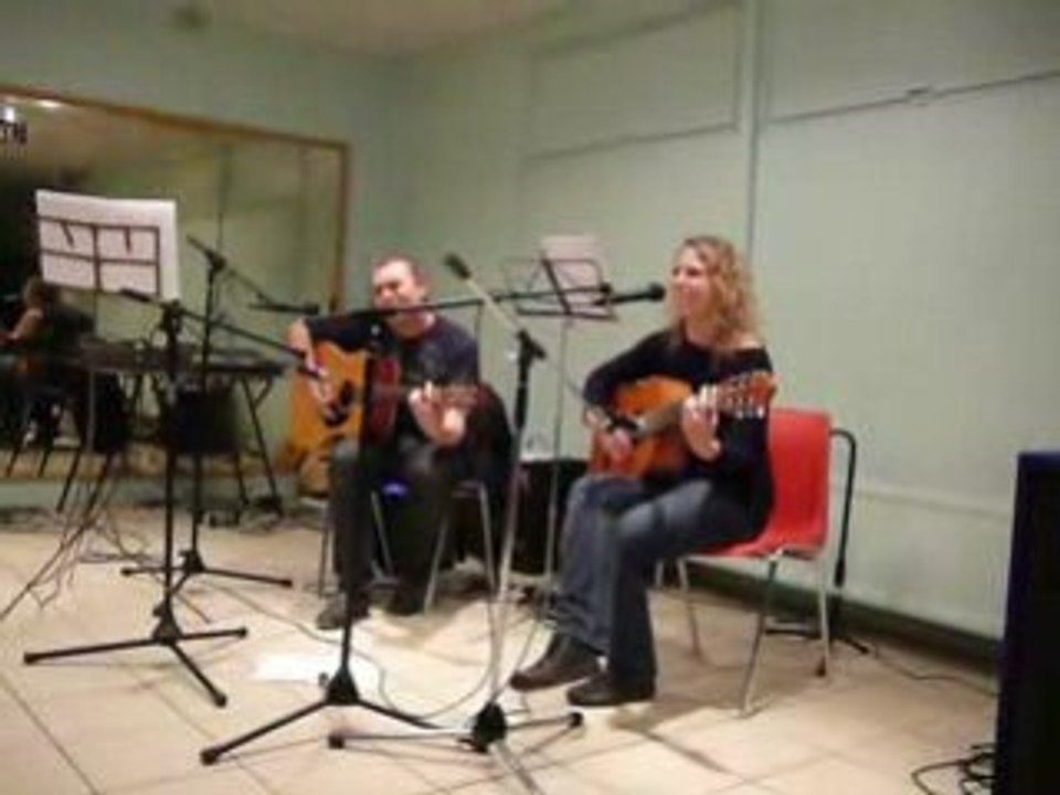 Cynthia chante avec Fabrice