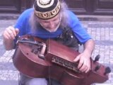Prague - joueur de vielle à roue