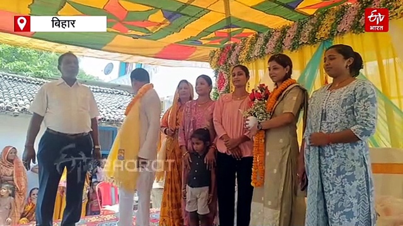 राजस्व अधिकारी बन पहुंची बेटी तो देखते ही छलक प...