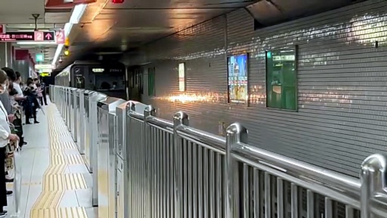 大阪メトロ千日前線20系谷町六丁目駅停車シーン