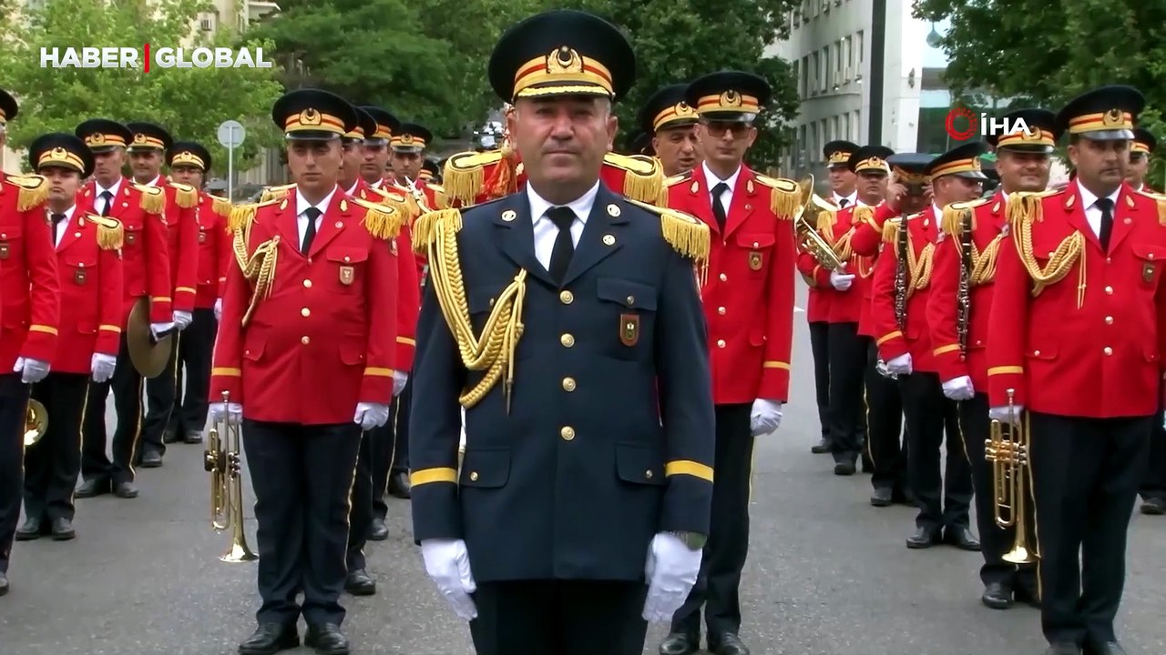 Azerbaycan'da Silahlı Kuvvetler Günü'nde coşkulu kutlama