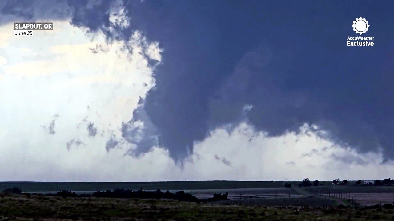 Tornado forms from supercell over Oklahoma Panhandle