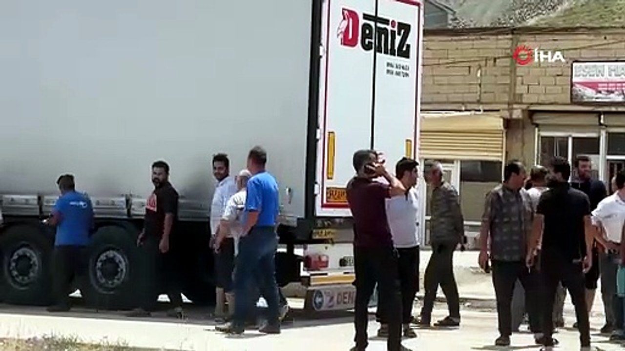 Türkiye'den İran'a Giden Yüzlerce Tır Sınırda Kaldı!