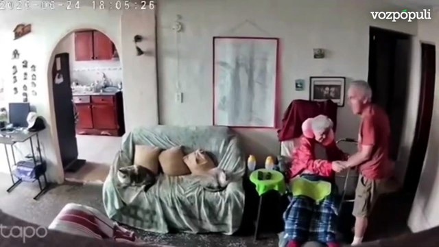 Anciano protege a su mujer durante el TERREMOTO DE VENEZUELA