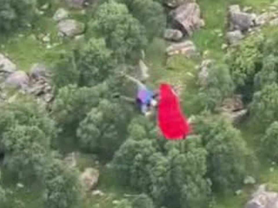 Billigfallschirm versagt mitten in der Luft