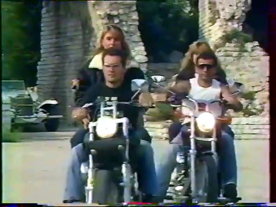 1987 - Johnny Hallyday Présente sa Ligne de Vêtements dans “Discos d'Or” (FR3, 19 Août)