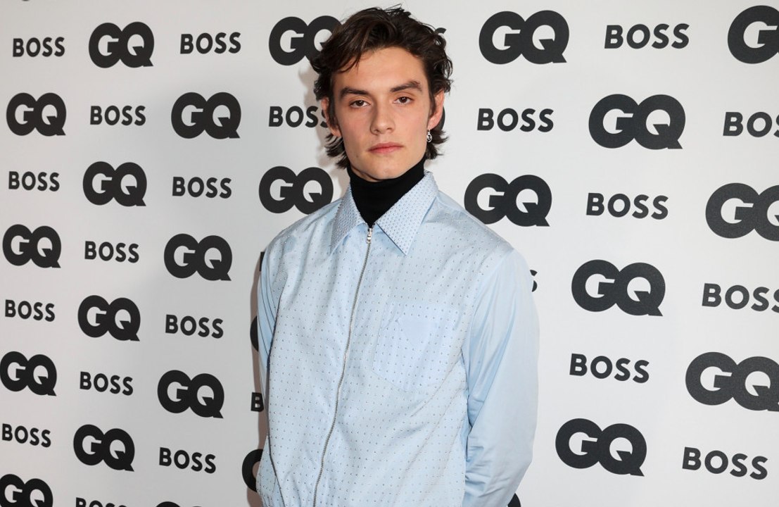 Recherche du nouveau James Bond : l'acteur Louis Partridge répond enfin aux rumeurs...