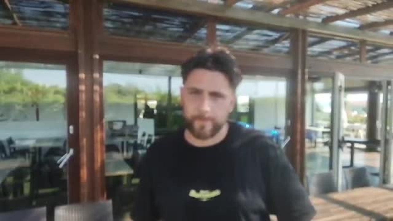 Il karaoke, i sorrisi, e quel suo modo di fare unico: Mirko Moriconi nel ricordo dei colleghi al bar dove lavorava: «Era l'amico di tutti, e quando cantava...»