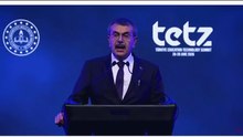Milli Eğitim Bakanı Yusuf Tekin'den kürsüde imrenilecek hareket! Sünnete riayet edip suyu oturarak içti!