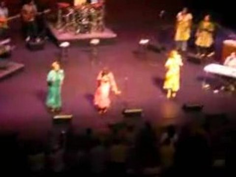 The Clark Sisters - Looking To Get There