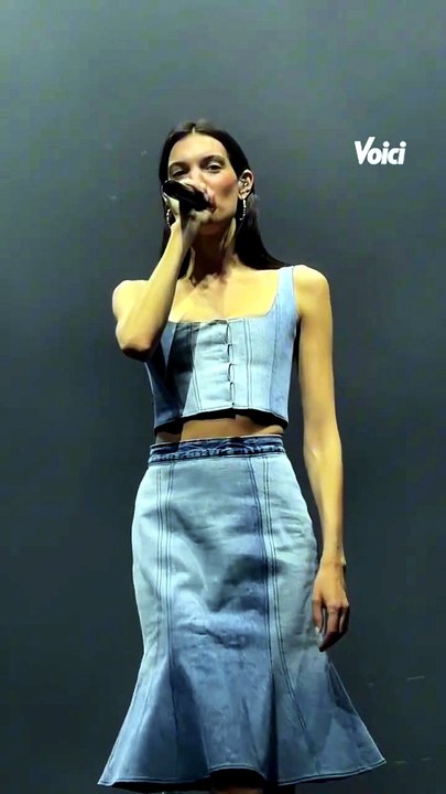 Plongée envoûtante : Charlotte Cardin illumine le festival Sœurs Jumelles