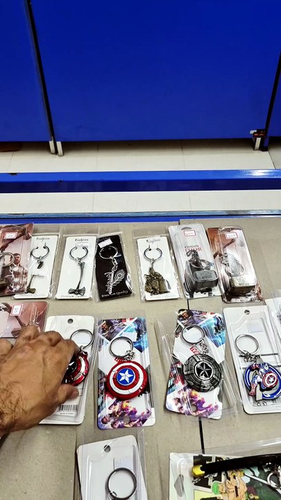 Captain America Shield Metal Keychain 🛡️  Unboxing & Review