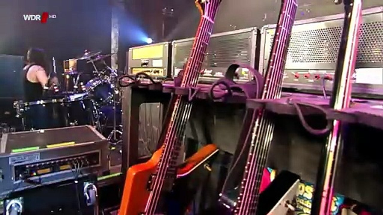 Too Much, Too Young, Too Fast - Airbourne (live)