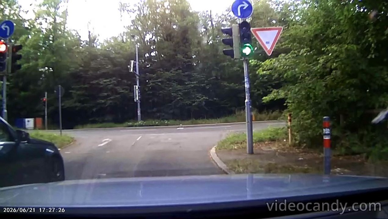 Im Audi A4 fahren wir vom GAZI-Stadion Richtung Sillenbuch