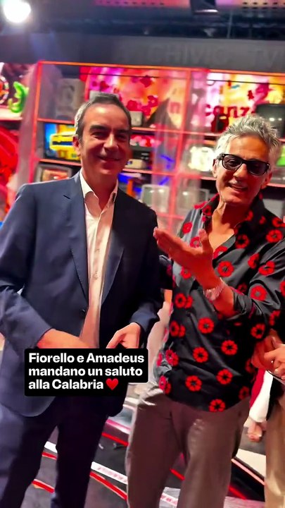«Un saluto alla Calabria!». Fiorello e Amadeus insieme a Occhiuto: il video diventa virale