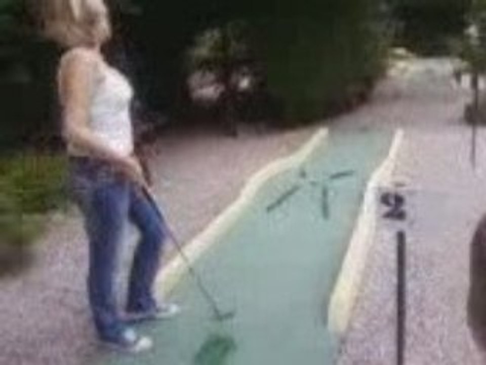 Lolo au mini-golf