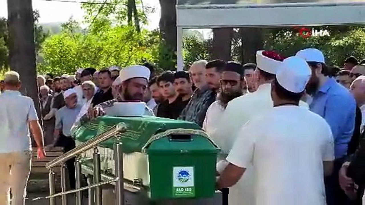 Feci kazada hayatını kaybeden hafızın cenaze namazını imam olan babası kıldırdı