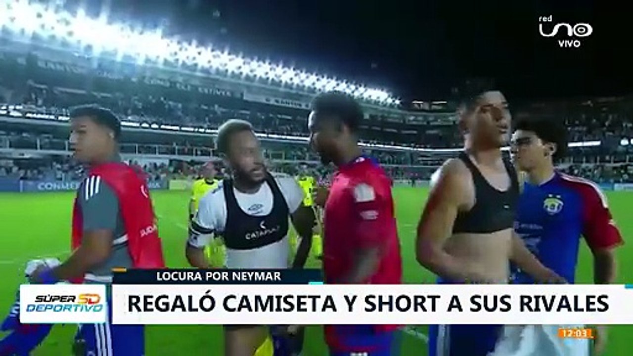 REGALÓ CAMISETA Y SHORT A SUS RIVALES
