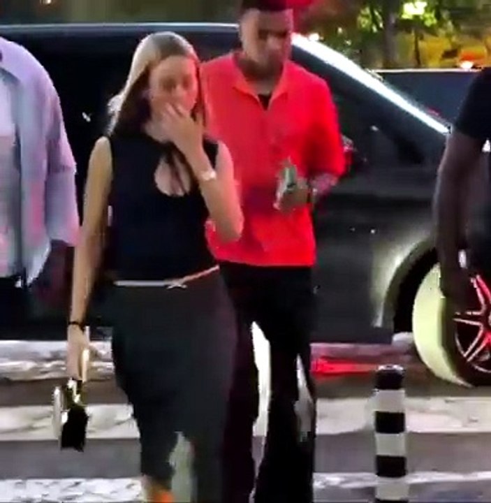 Mbappé fecha loja de luxo em Paris com namorada e gasta quase R$ 30 milhões em presentes; veja vídeo