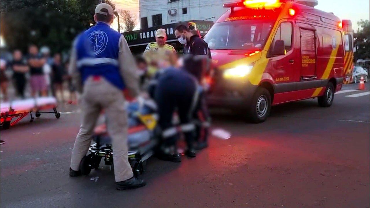 Acidente entre moto e carro deixa motociclista ferido no Bairro Santa Cruz
