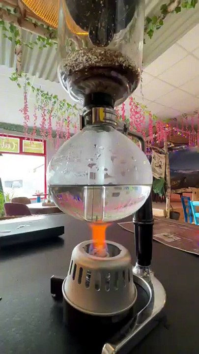 So funktioniert die Kaffee-Zubereitung mit einer Chemex-Karaffe