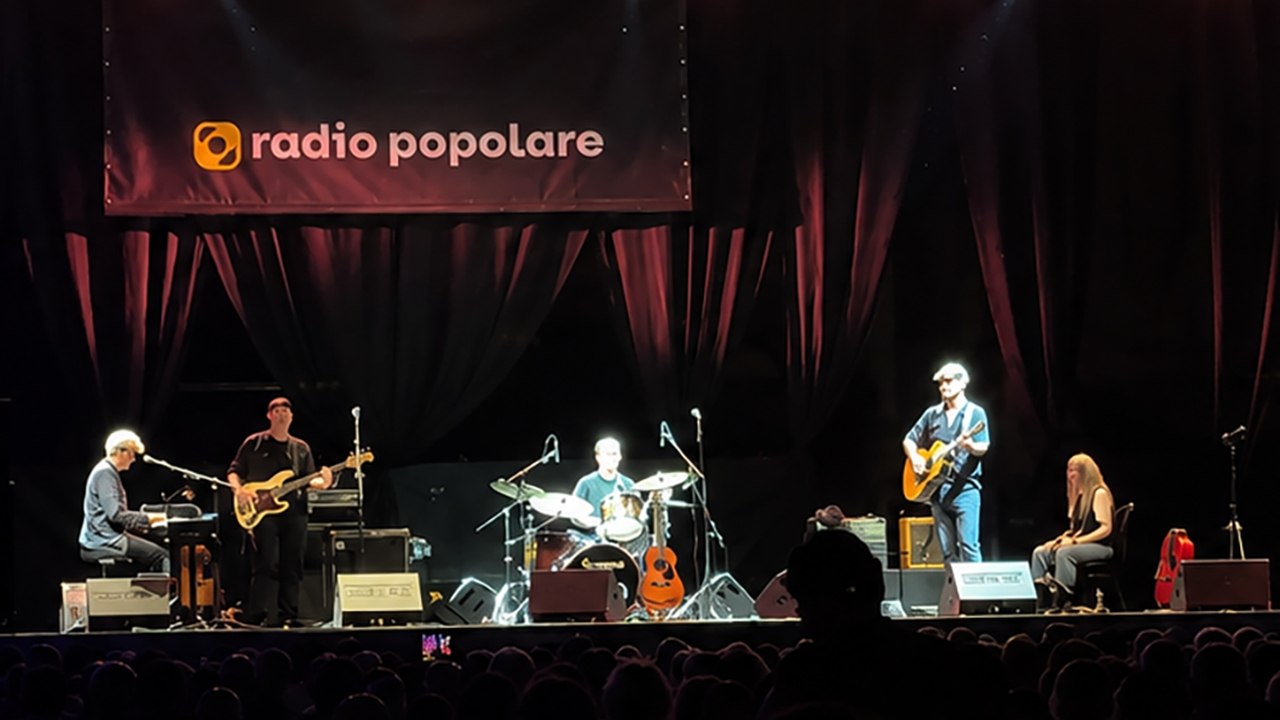 Patti Smith a Milano, l’omaggio di Tony Shanahan a Glen Hansard