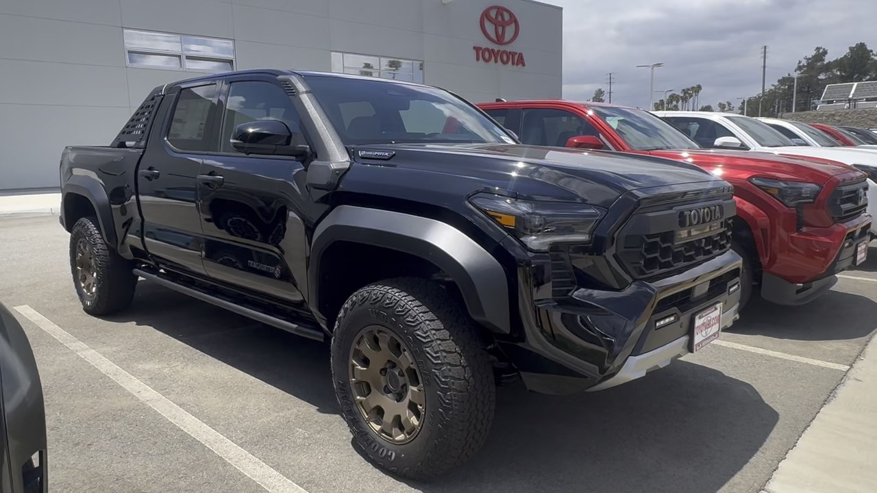 2026 Toyota Tacoma Trailhunter Hybrid 4WD Double Cab Midsize Pickup Truck with Black Walkaround Tour.