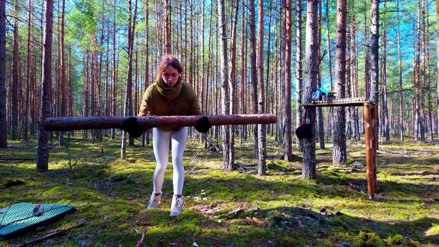 She Builds a Tree House Alone in the Wilderness and It’s Beautiful