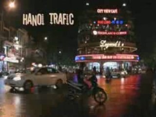 Carrefour sans feux rouges à Hanoi au Vietnam