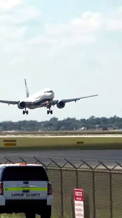 “Random Viewpoints, Real Emergency Landings   Runway Drama Unfolds” #EmergencyLanding #HardLanding #RunwayDrama #AviationReality #RealFootage