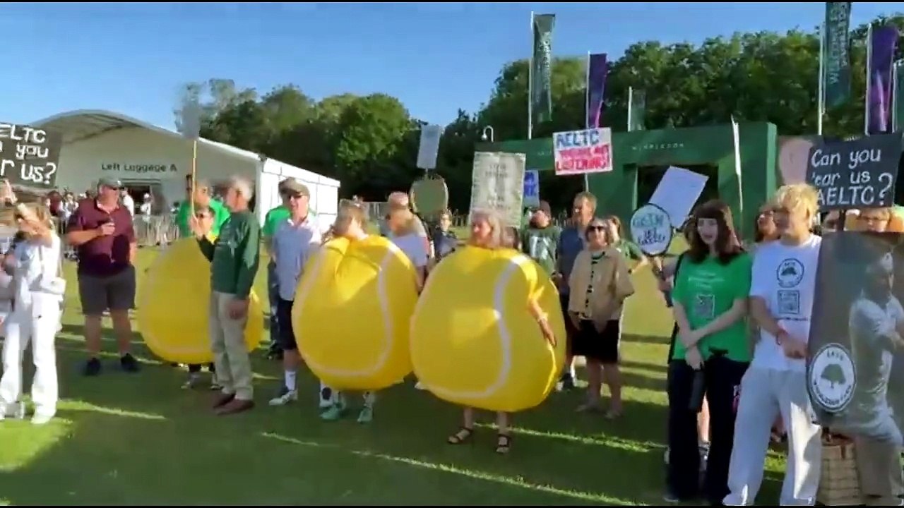 Campaigners protest AELTC expansion outside Wimbledon