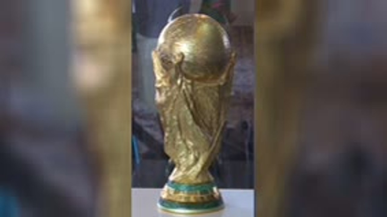 Original World Cup trophy draws huge crowd in Miami