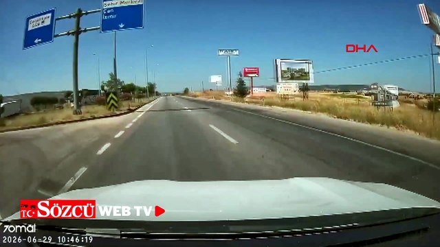 Otomobiliyle ters şeritte ilerleyen sürücü trafiği tehlikeye attı