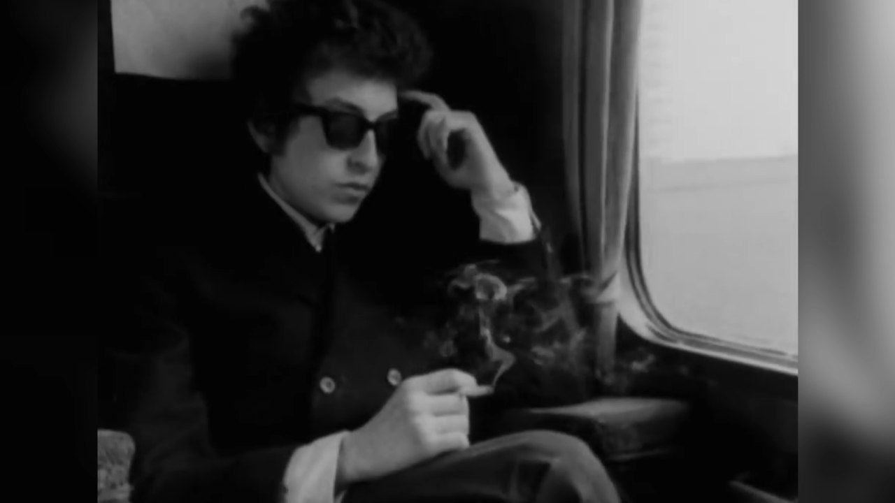 Bob Dylan, (85 años) músico de rock y premio Nobel de Literatura, sobre la vejez: «El tiempo no avanza, somos nosotros los que nos movemos»