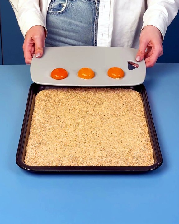 Golden crispy eggs made easy 😍🍳