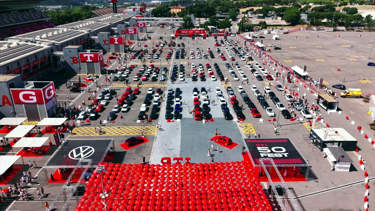 4.000 aficionados se reúnen en Montmeló para celebrar el GTI 50 Fest