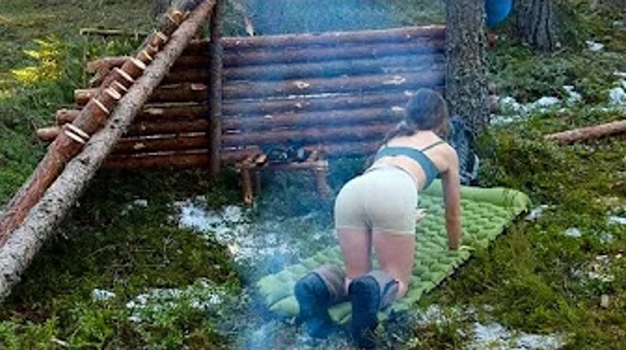 Beautiful Girl Builds a DIY Camp Alone in the Forest