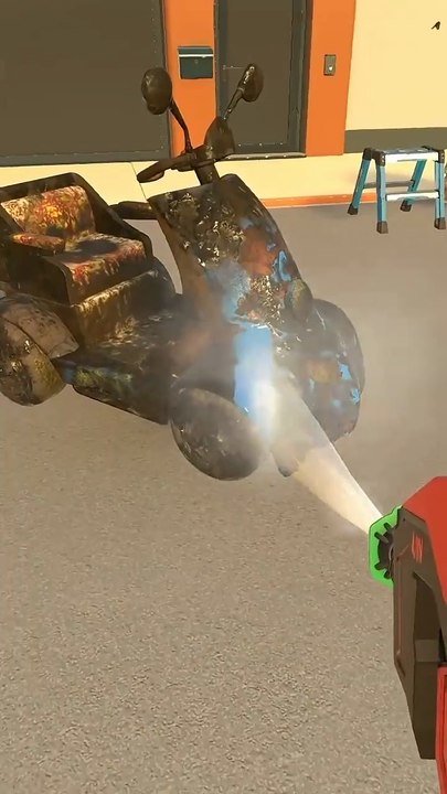 Lavando a Scooter do vovô