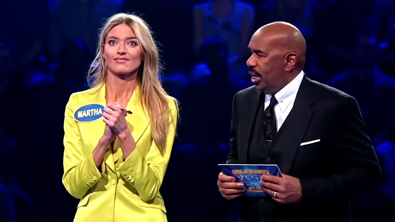 Martha Hunt Nearly Breaks Celebrity Family Feud Fast Money