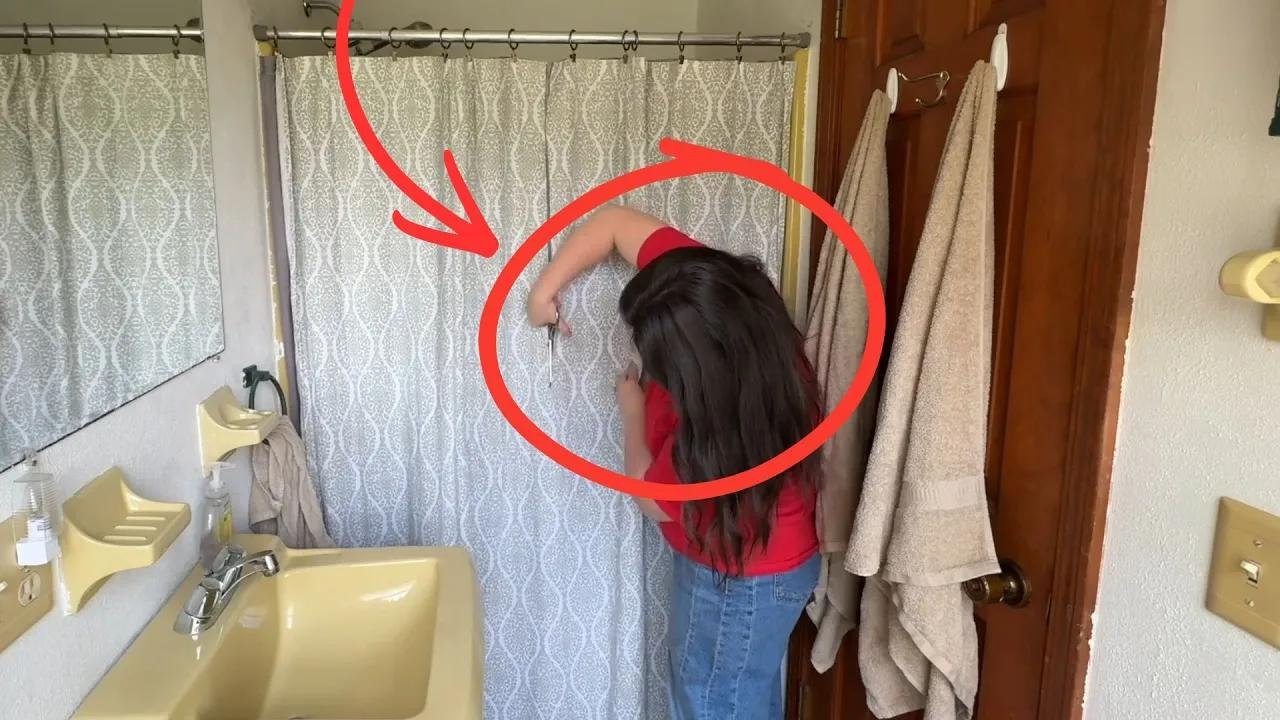 Tout le monde va découper ses rideaux de douche après avoir vu cette astuce géniale !