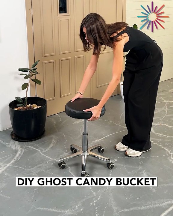 Get more knocks with this spooky trick👻🍬