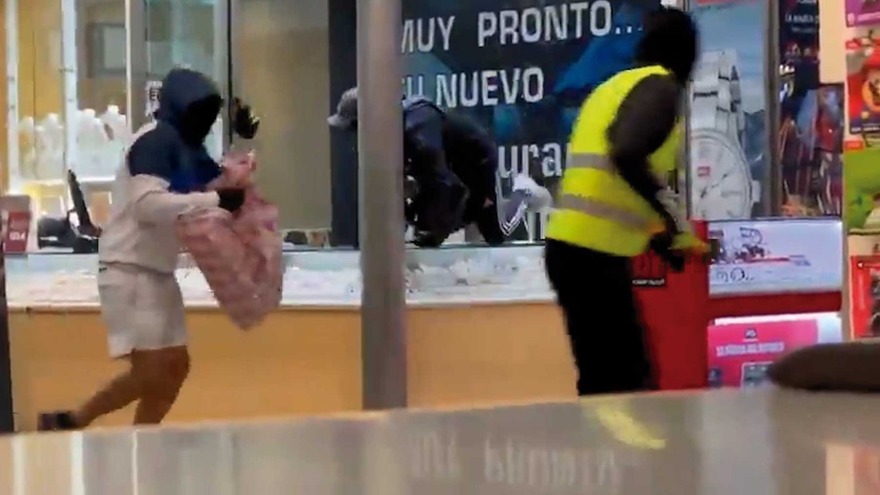 Graban un nuevo asalto con pistolas a otra joyería de un centro comercial de Madrid, en Pinto en pleno horario comercial