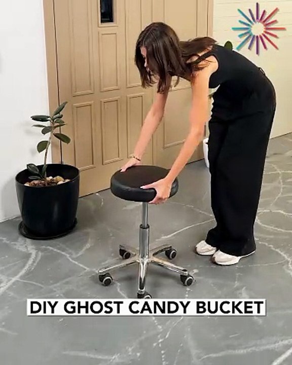 Get more knocks with this spooky trick👻🍬