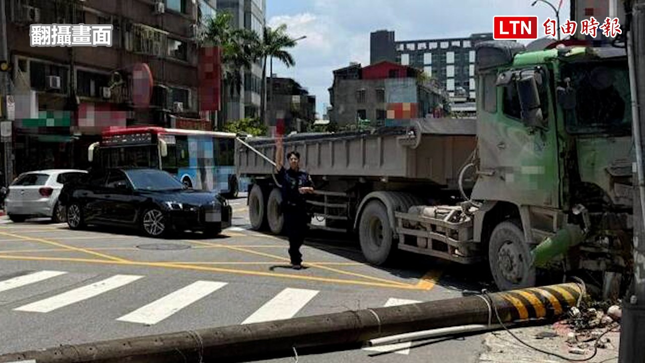 南港砂石車避迴轉車撞斷電桿 警一查司機驚見毒駕+酒駕