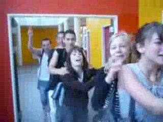 A LA QUEUE LEULEU