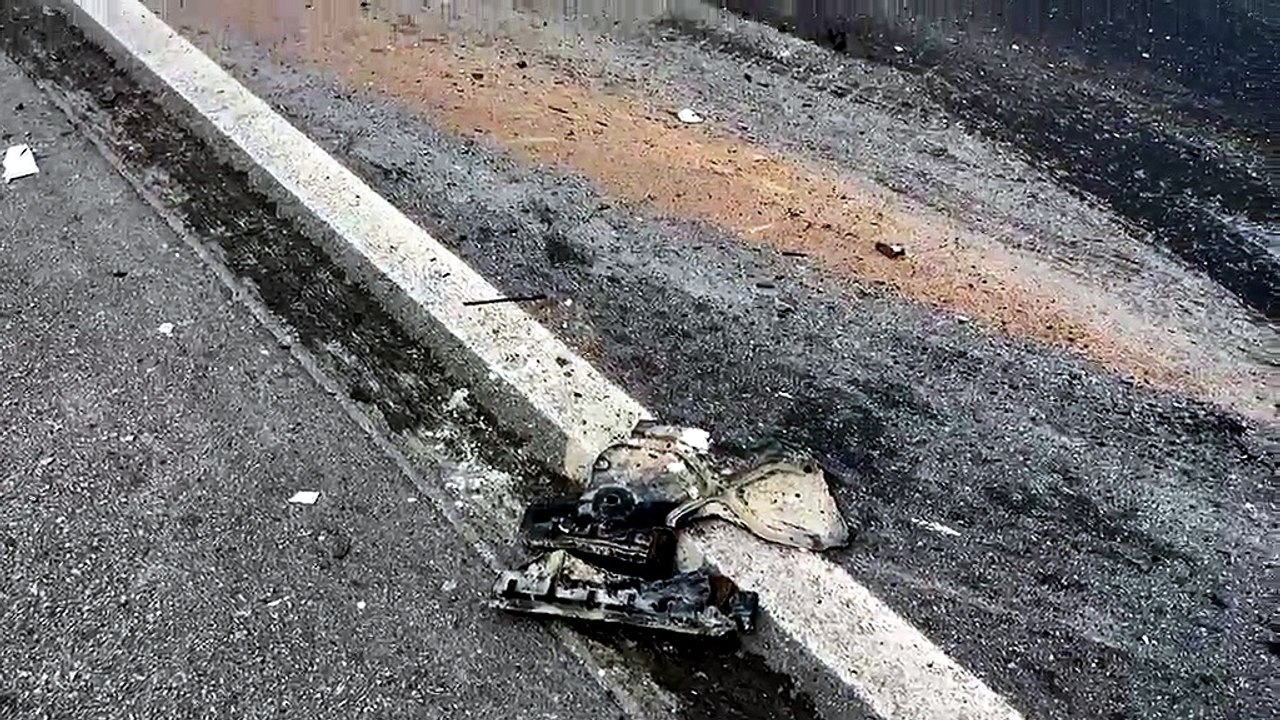 Carro e caminhão batem e uma pessoa fica presa às ferragens próximo ao Polo de Marechal