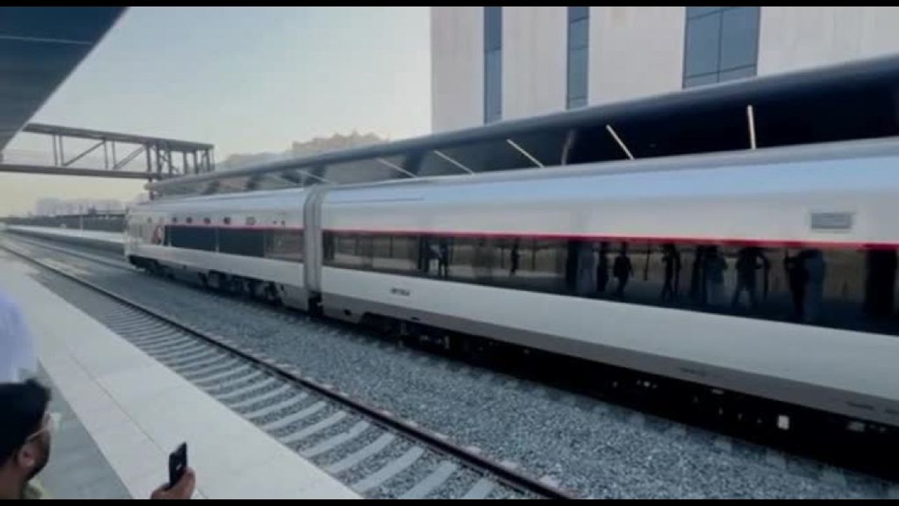 Emirati Arabi Uniti, primo treno passeggeri Abu Dhabi-Fujairah