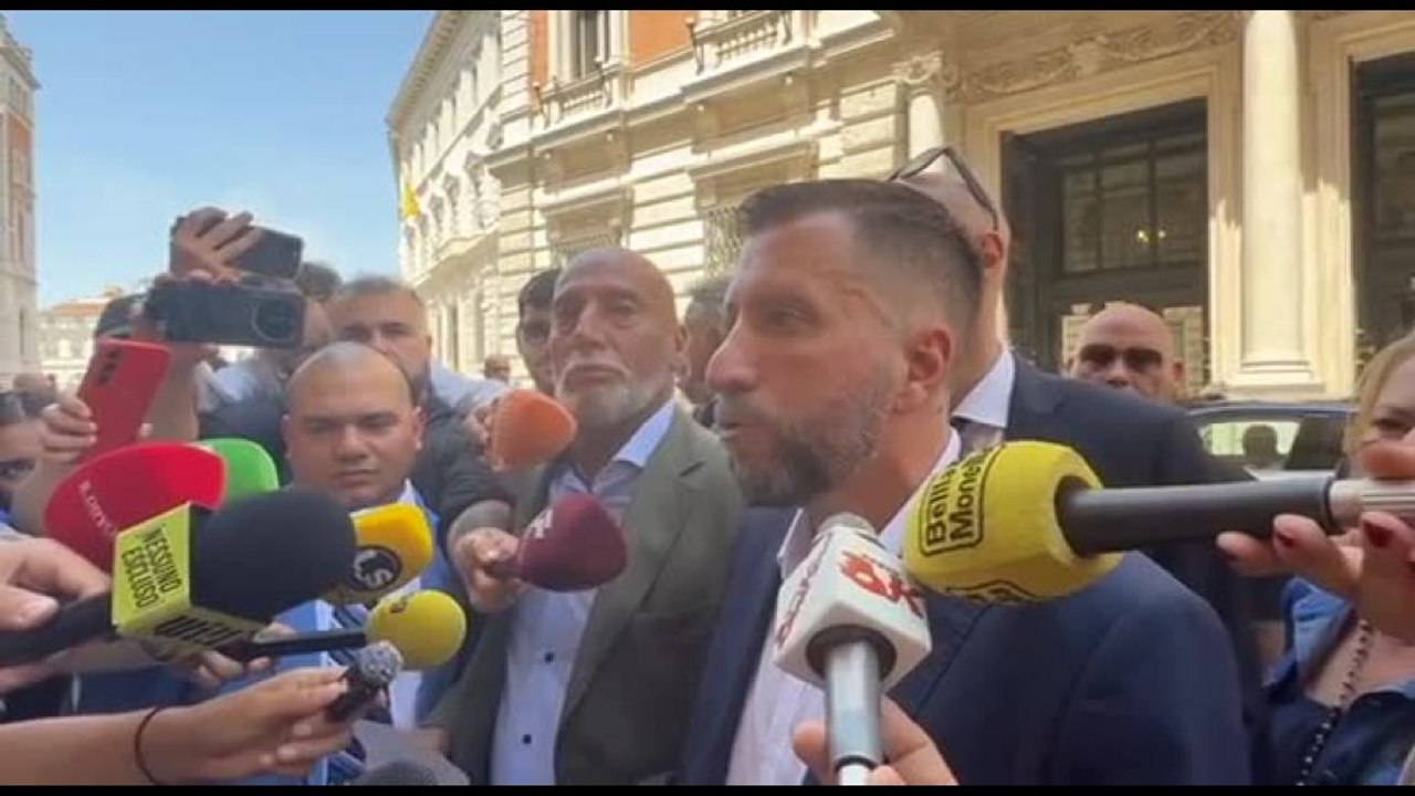 Comitato per la remigrazione consegna firme per la proposta di legge