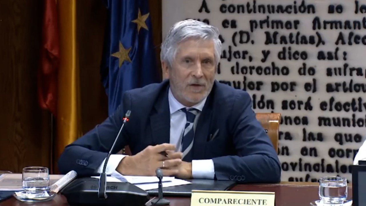 Marlaska se distancia de la directora de la Guardia Civil y dice que no recuerda si le dijo que se reunió con Leire Díez