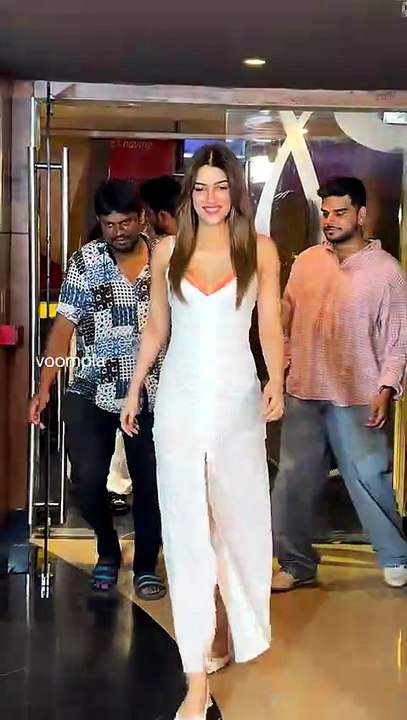 juhu scenes, as this one pops out for movie promotions. kriti sanon